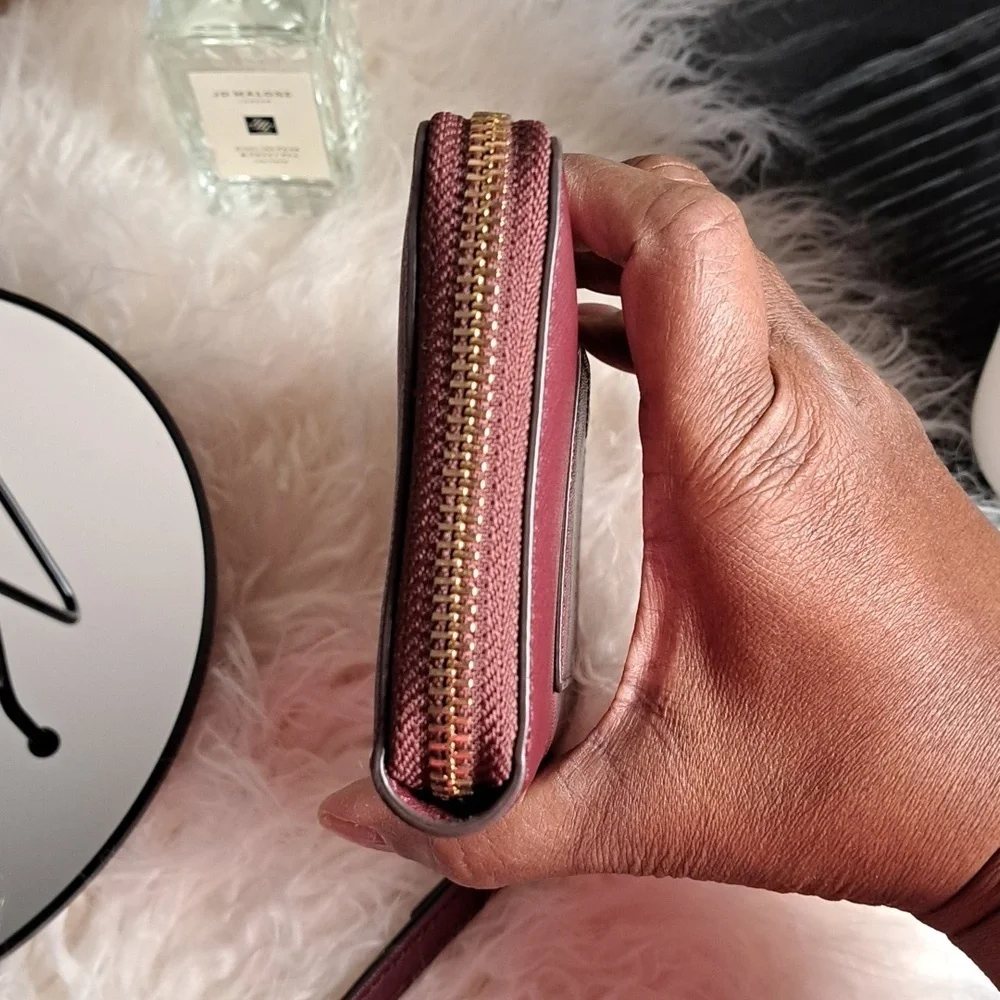 Tory Burch NWOTs Emerson Wristlet Zip Continental